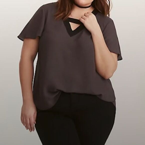 Torrid |Ā Charcoal &āBlack Georgette Bar V-Neckā Top Sizeā5 - Picture 2 of 9